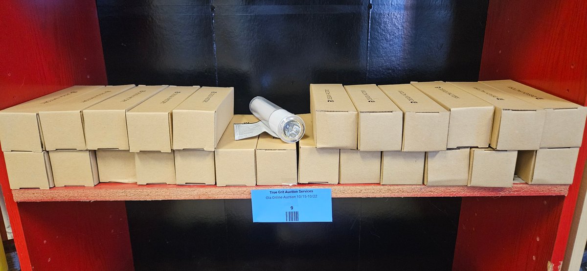 Design Factory Cylinder Flashlights in Boxes