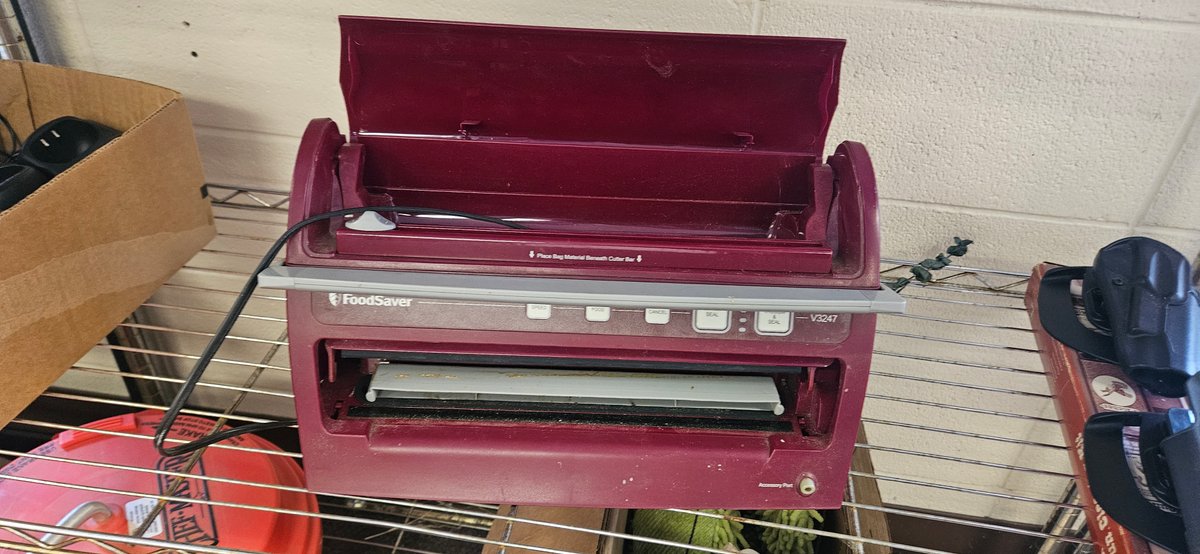 FoodSaver V3247 Vacuum Sealer with Bag Cutter