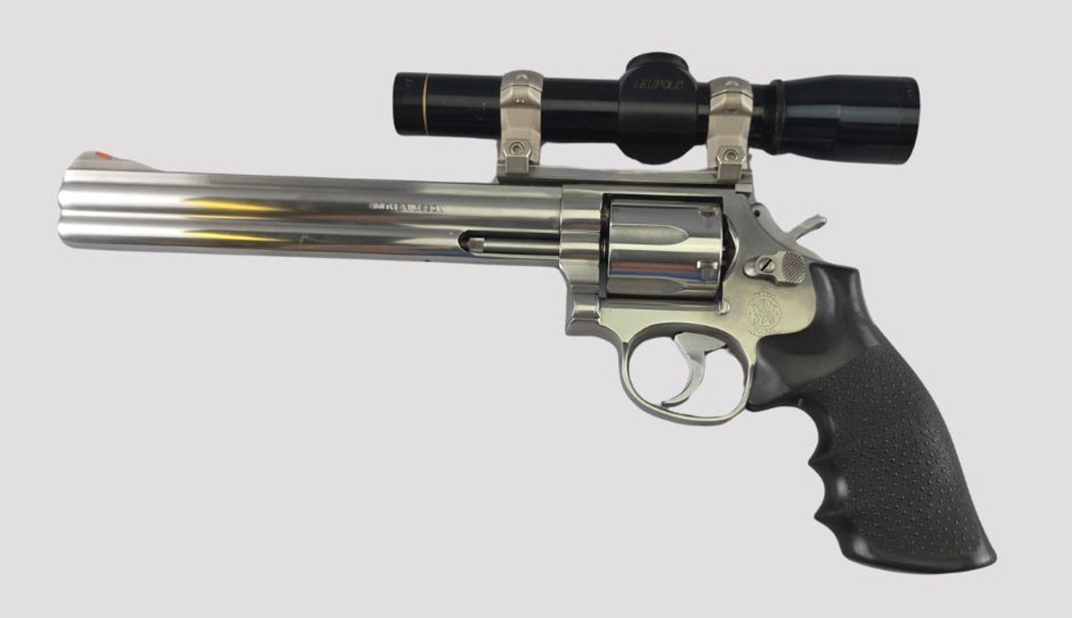 Smith & Wesson Model 686-2 .357 Magnum Revolver with Leupold Scope