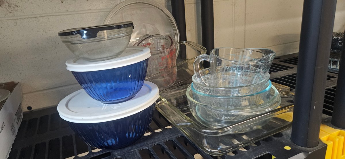 Glass Bowls, Measuring Cups, and Baking Dishes