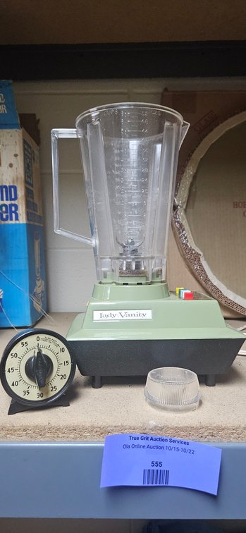 Push-Button Blender and Mechanical Kitchen Timer