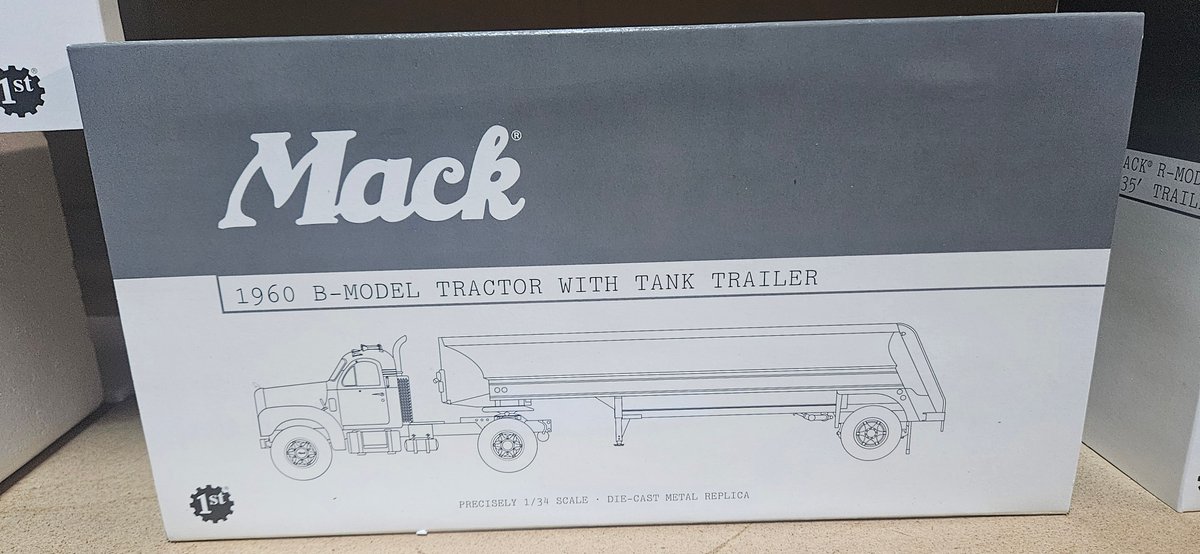 Mack 1960 B-Model Tractor with Tank Trailer 1/34 Scale Box