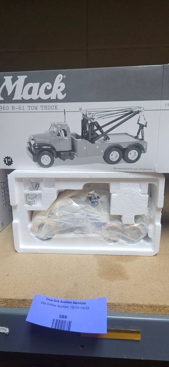 First Gear 1960 Mack B-61 Die-Cast Tow Truck