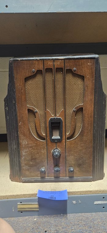 Philco Wood Tabletop Tube Radio