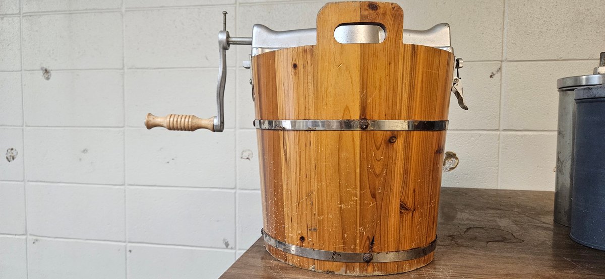 Wooden Bucket Hand-Crank Ice Cream Maker with Canisters