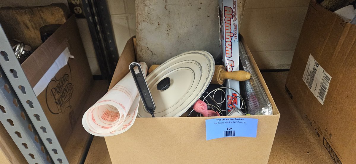 Bakeware, Kitchen Cutlery, Rolling Pin, and Accessories