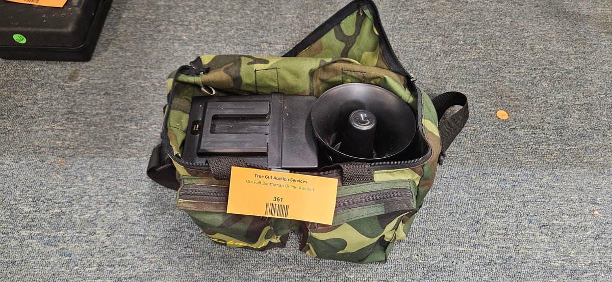 Lohman Electronic Game Caller with Horn Speaker and Bag