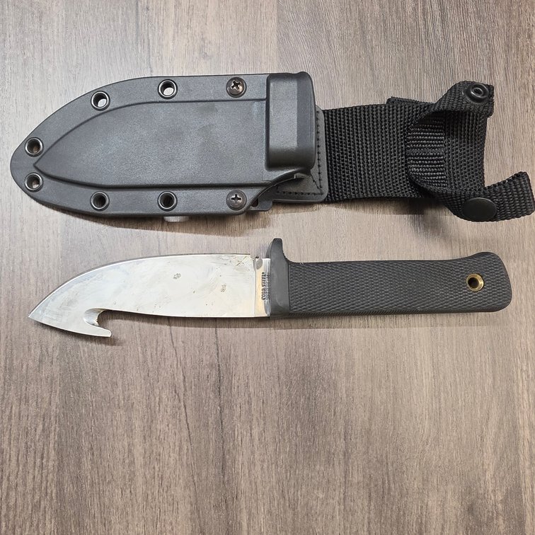 Cold Steel Master Hunter Plus Gut Hook Knife with Sheath and Box
