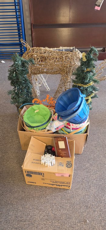 Wireframe Reindeer, Tabletop Christmas Trees, and Baskets