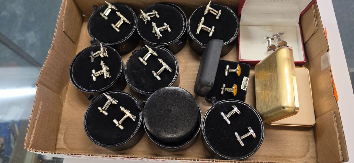 Cufflink Pairs in Individual Presentation Cases