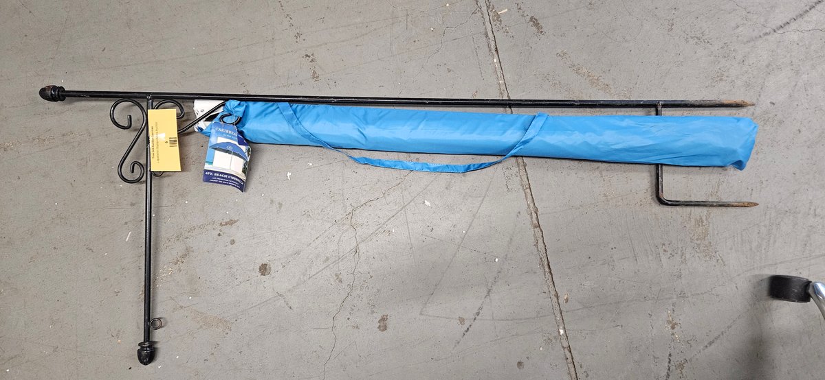 6 Ft Beach Umbrella and Metal Garden Flag Holder