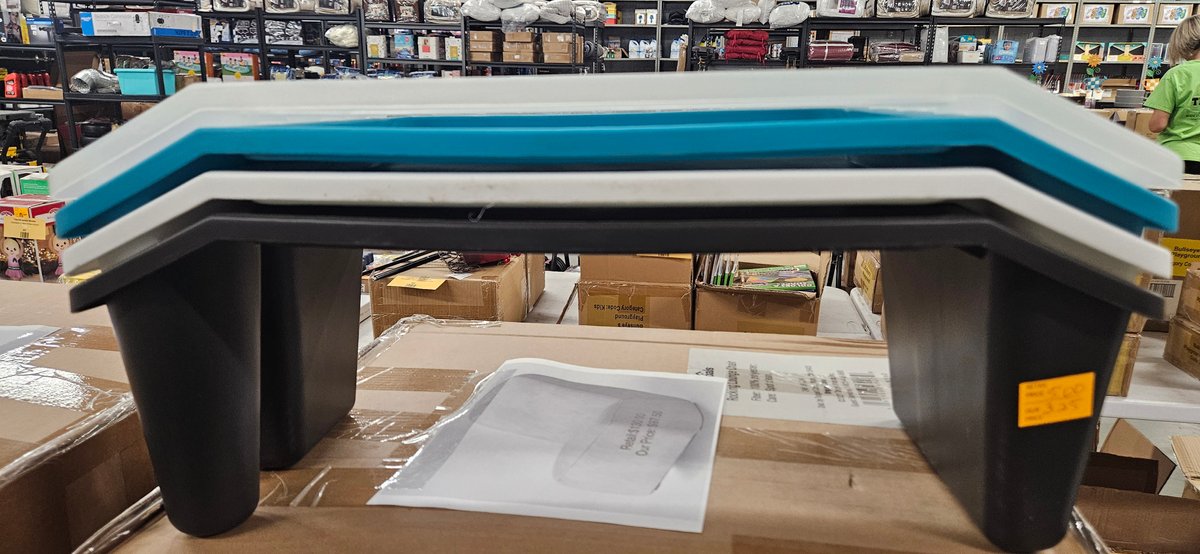 4 Nesting Plastic Lap Desks and Activity Tray