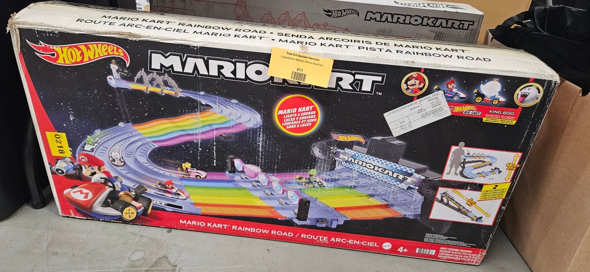 Hot Wheels Mario Kart Rainbow Road Track Set