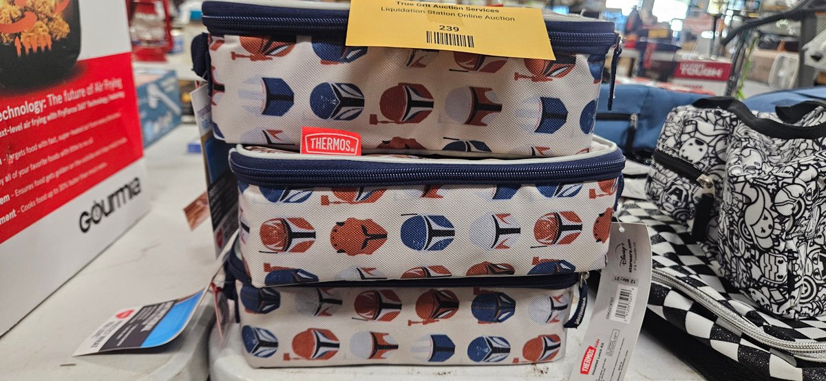 3 Star Wars and The Mandalorian Insulated Lunch Boxes