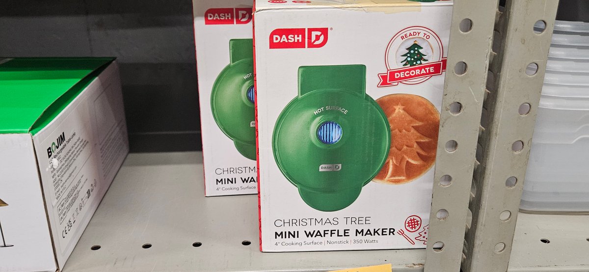 2 DASH Christmas Tree Mini Waffle Maker in Box