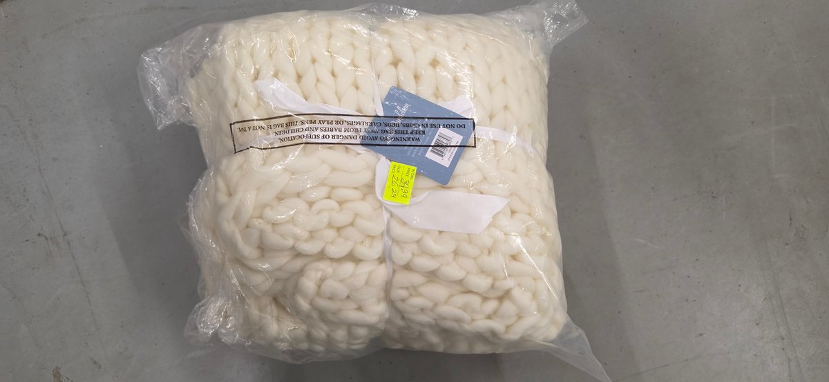Lush Dandelion Chunky Knit Throw Blanket