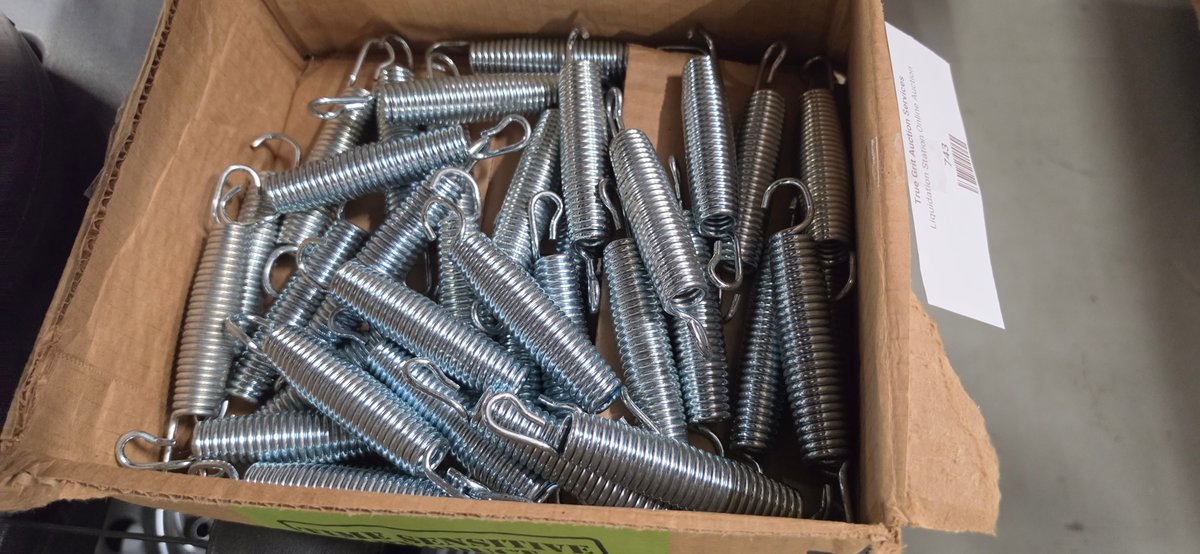 Box of Galvanized Steel Heavy-Duty Extension Springs