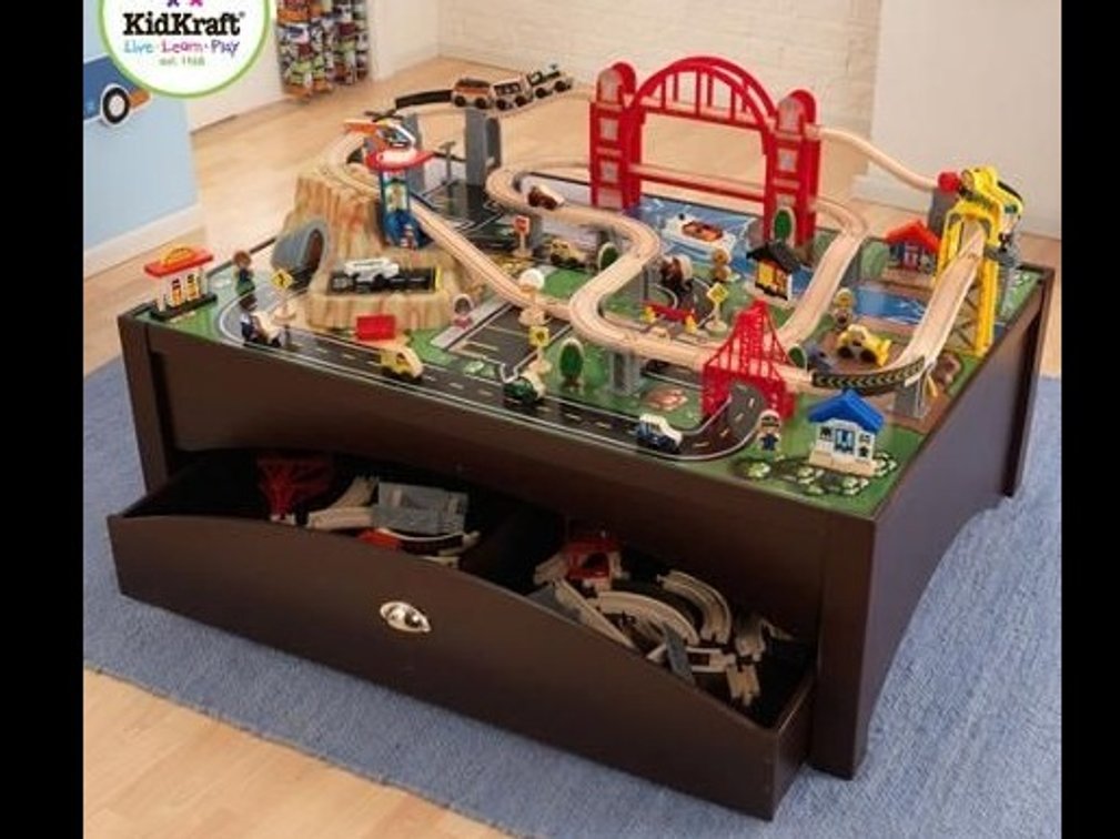 KidKraft Metropolis Train Set & Table