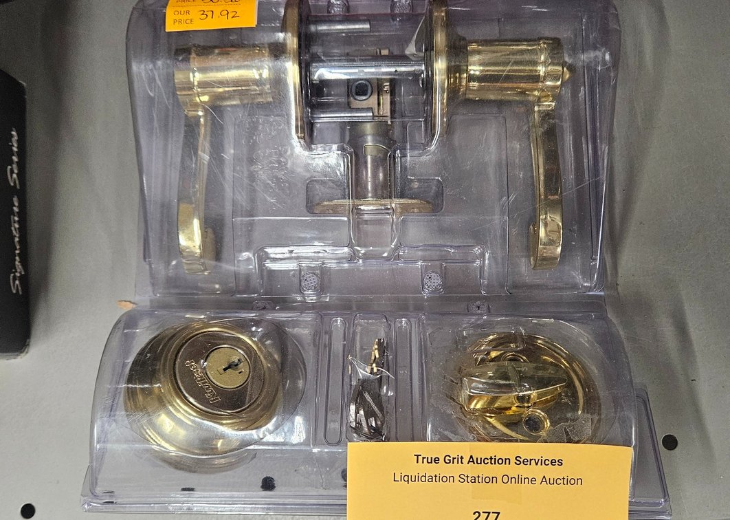Kwikset Signature Series Polished Brass Entry Door Lock Set