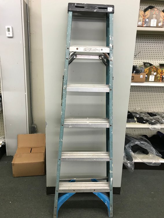Nice 6' Werner Fiberglass Ladder