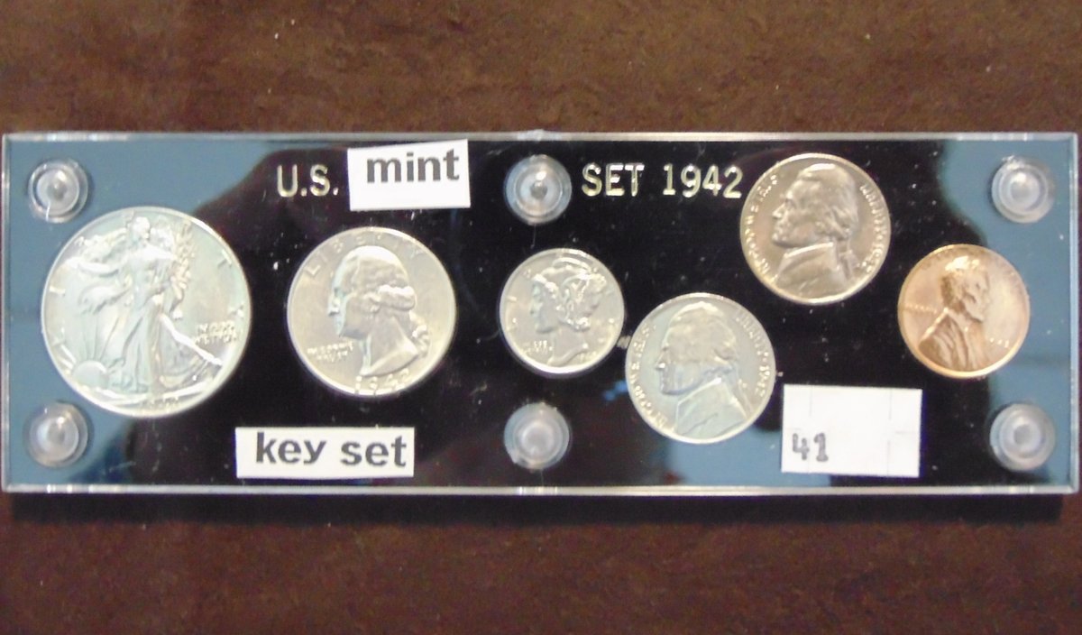 1942 Mint Set (includes Silver War Nickel).