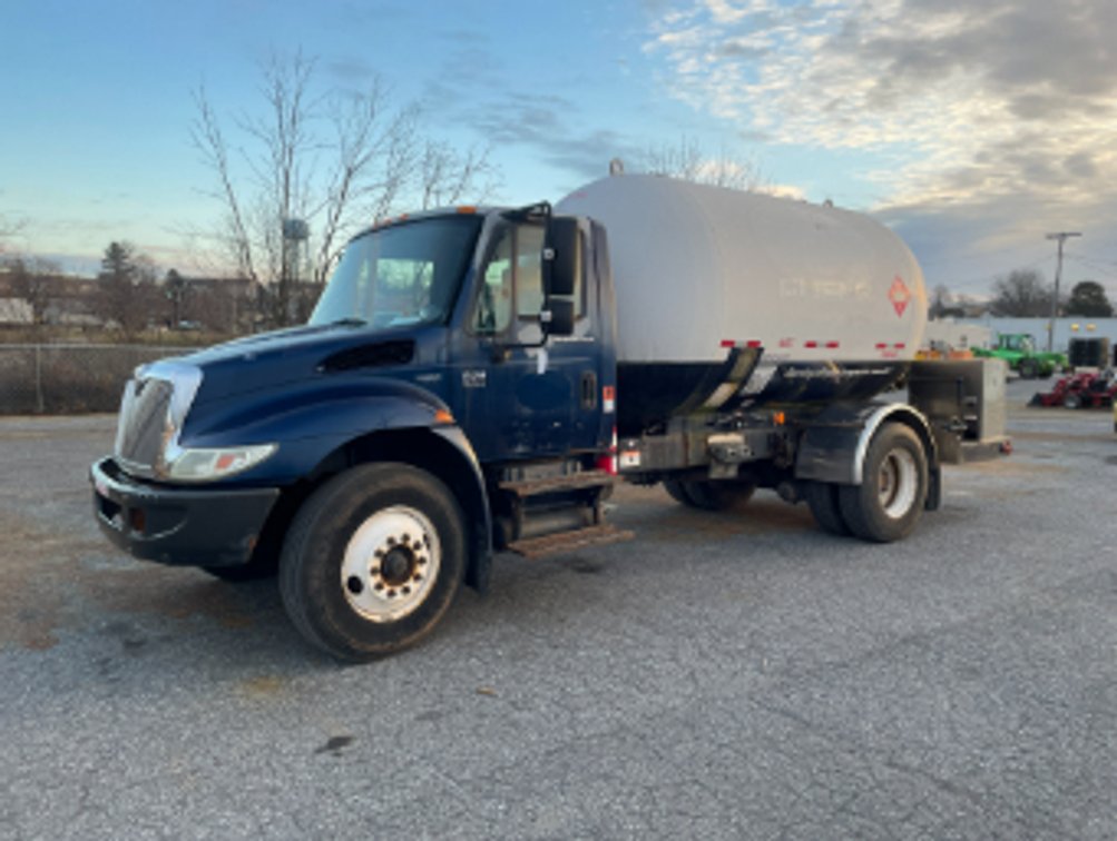 2003 International 4400 3200 Gallon LP Tank Truck