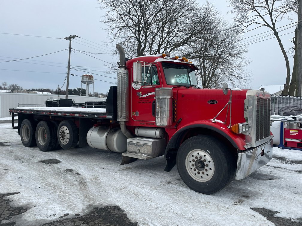 1997 Peter Built 379 Diesel 22' Flatbed Truck