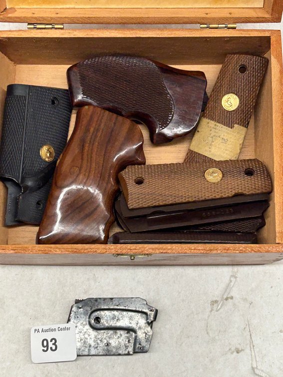 Box with Grips and Clip