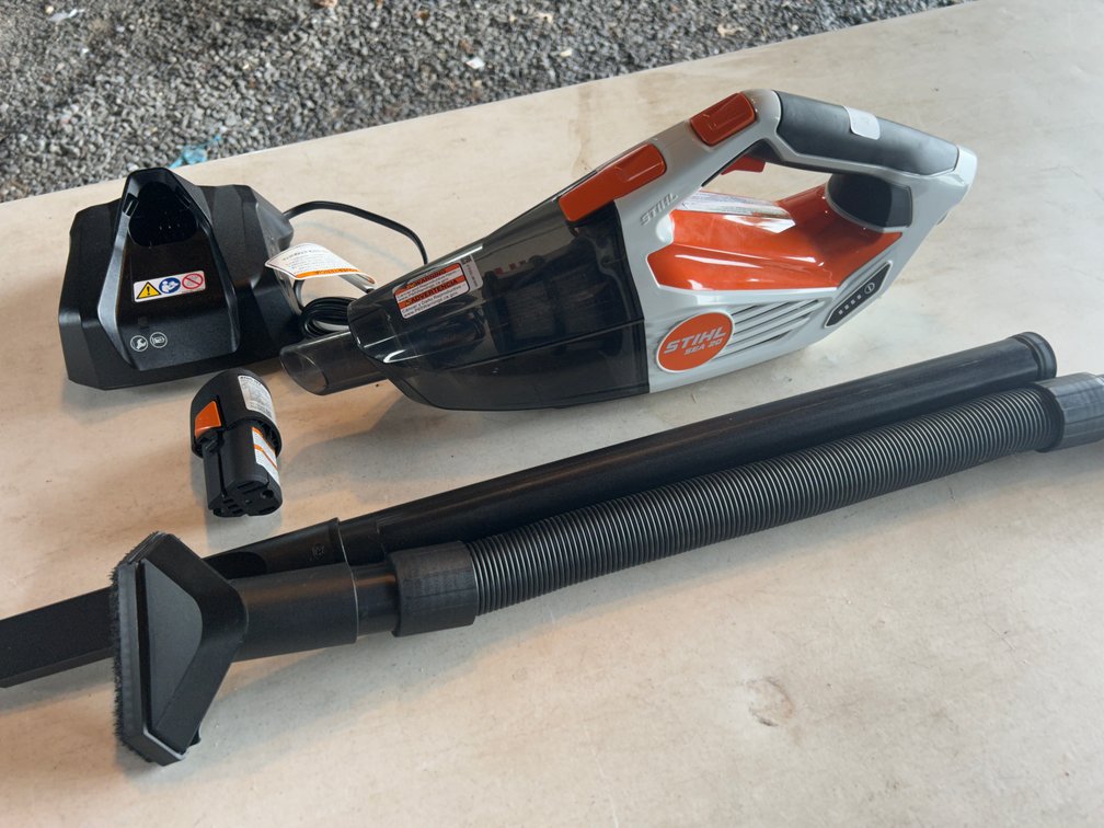 Stihl SEA 20 Vacuum W/Battery & Charger