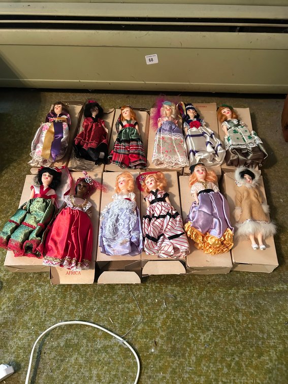 Dolls of The World- Set of 12