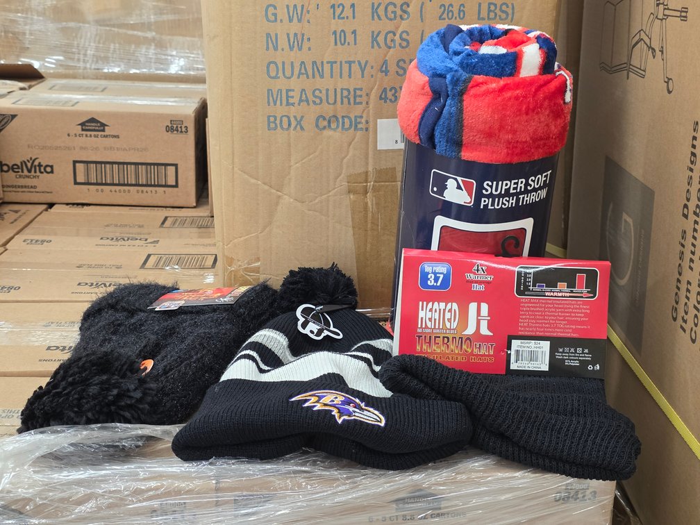(55x) Assorted Trademarked Hats & Throws
