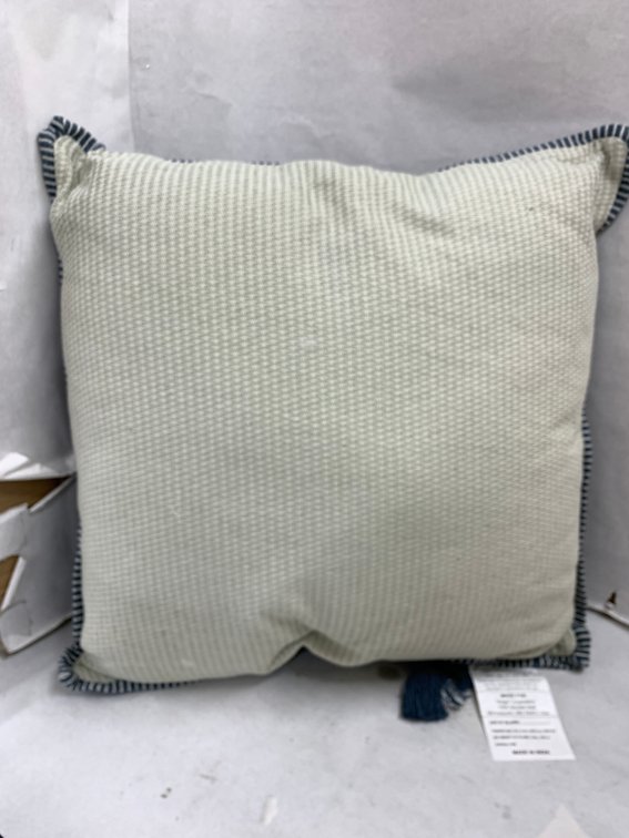 (6x Bid)Threshold 24"x24" Pillow