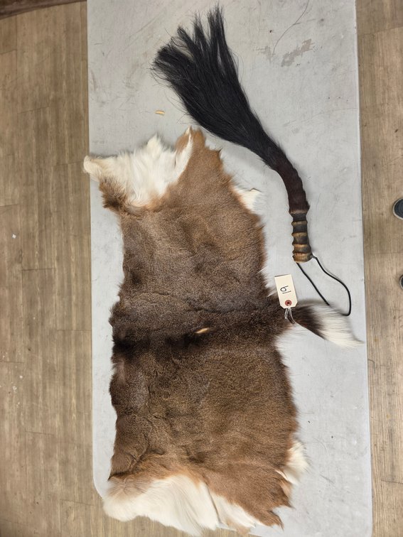 Partial Hide & Fly Whisk