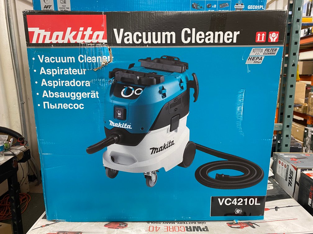 Makita 12A Wet/Dry Vacuum Cleaner