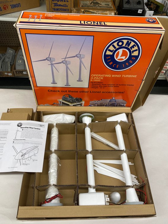 O Lionel Mod Era 3-Pack Wind Turbine Set, OB