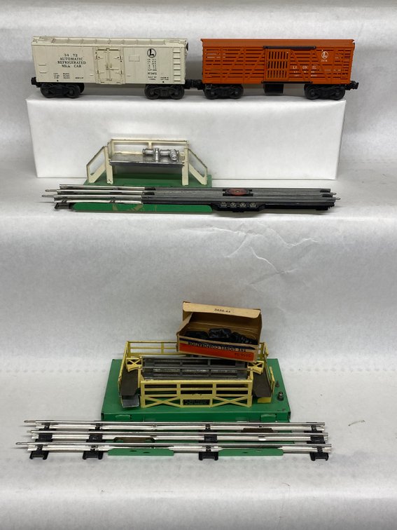 (2) O Lionel Postwar Oper Freights, 3656 Cattle