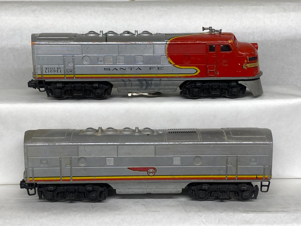 O Lionel Postwar SF F-3 AB Diesels, 2243, 2243C