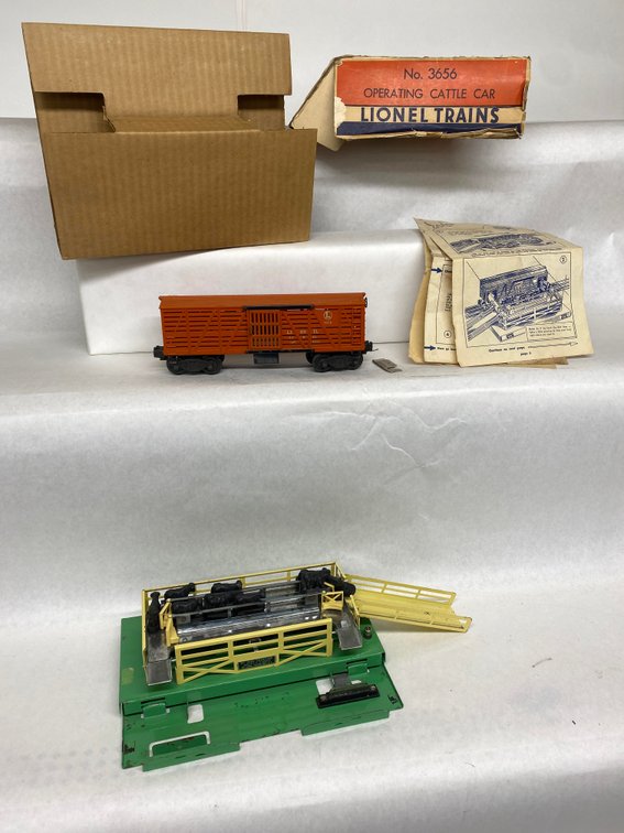 O Lionel Postwar 3656 Cattle Car Set, Rough OB