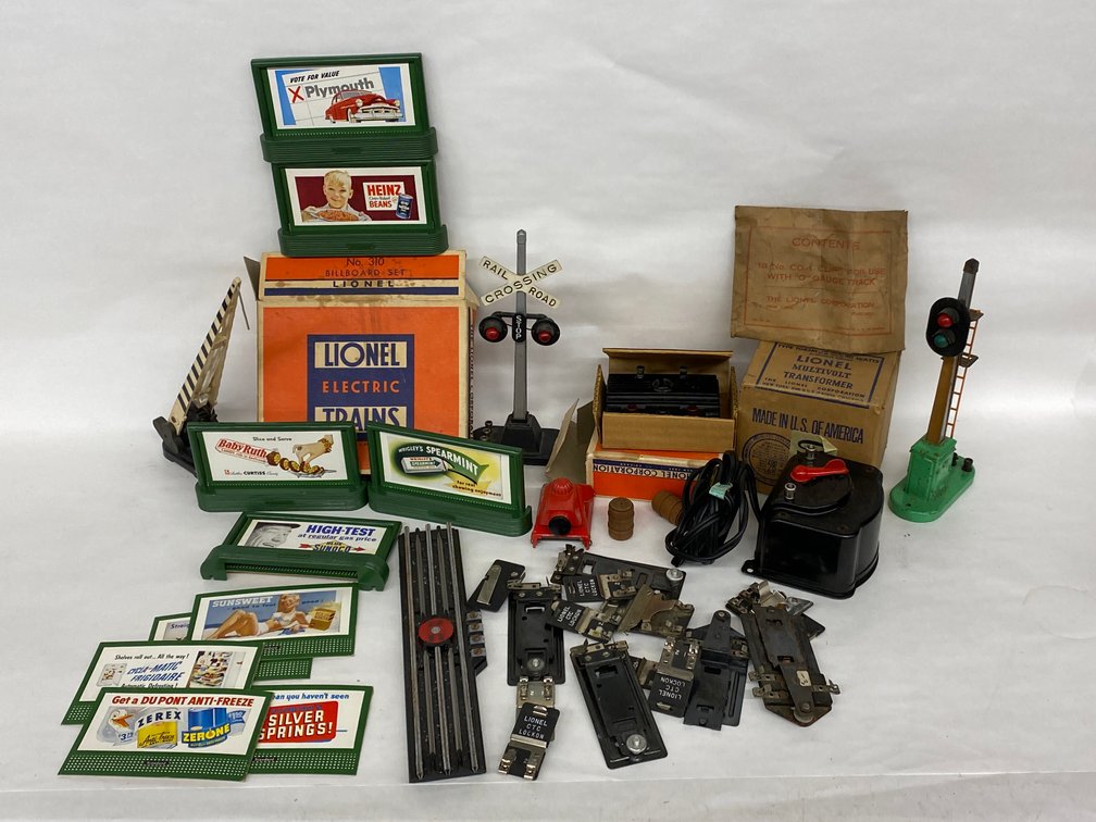 O Lionel Postwar Tray Lot Of Goodies, See Photos