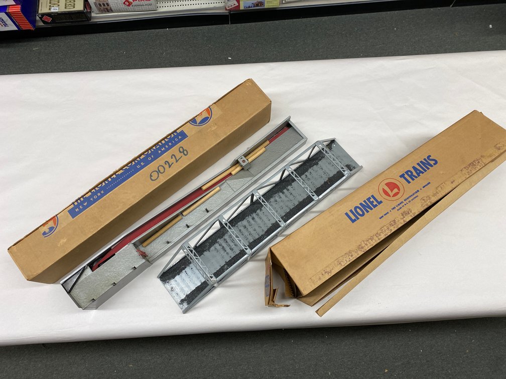 (2) O Lionel Postwar Accessories, Rough OB's