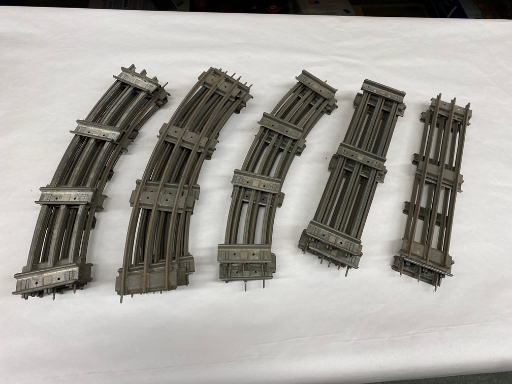 Standard Ga Track Lot, 16-Curves, 8-Straights
