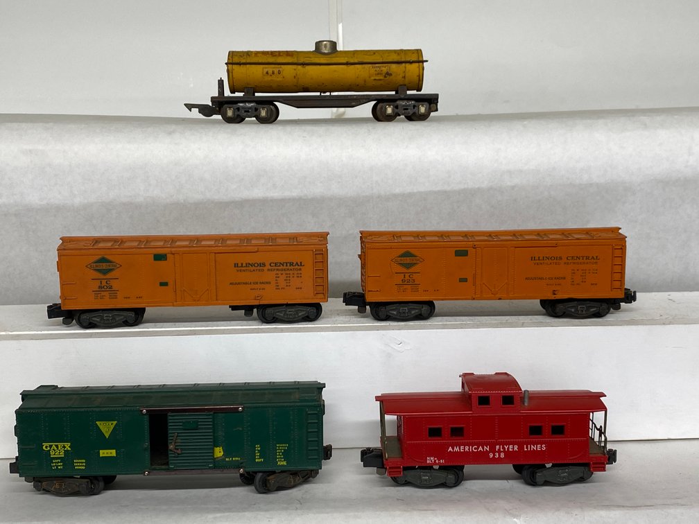 (4) S Am Flyer Postwar Freights, 802, 922,