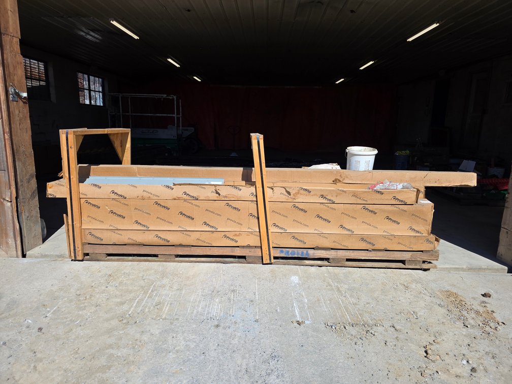 Skid Lot - Cedar Peaks Single 8" Board & Batten Siding