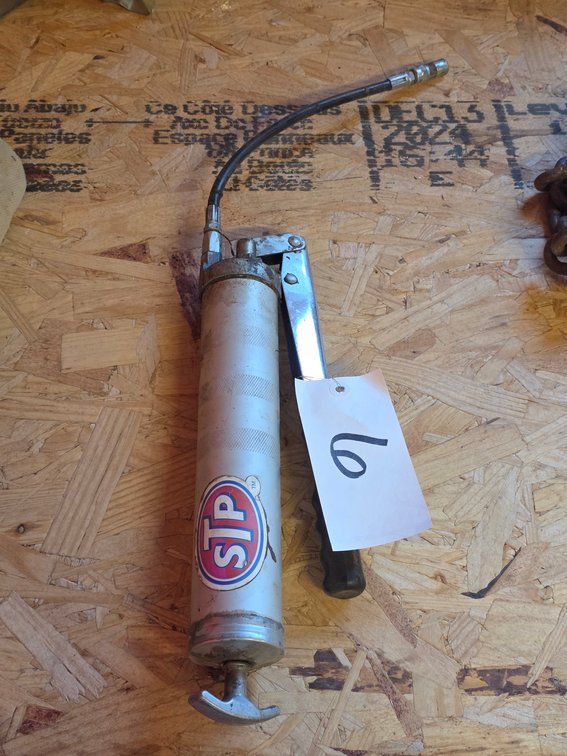 STP Manual Grease Gun