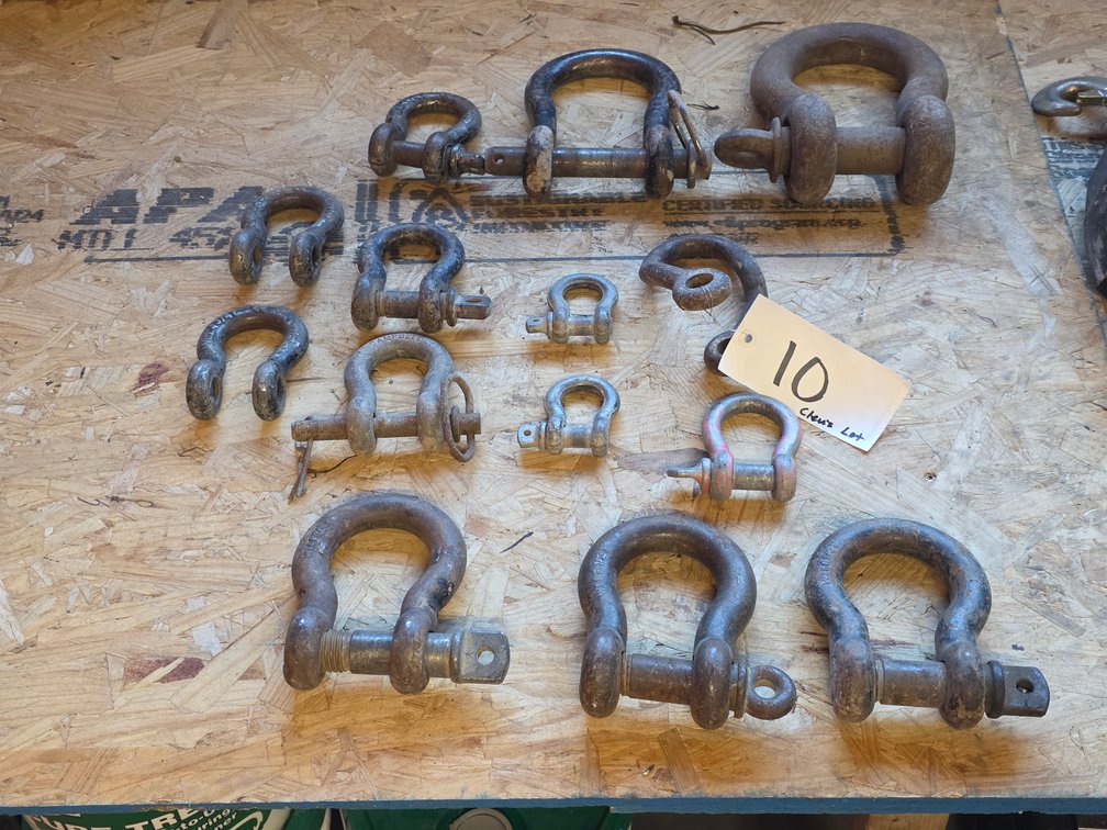 (14) Assorted Size Clevis