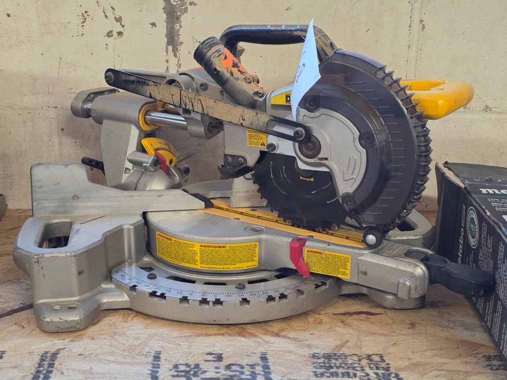 Dewalt 20V Compound  Miter Saw