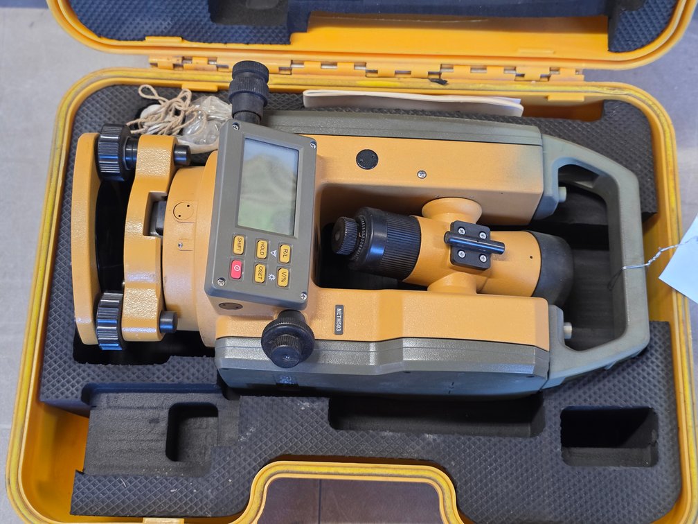 NWI 5" Digital Theodolite in Case