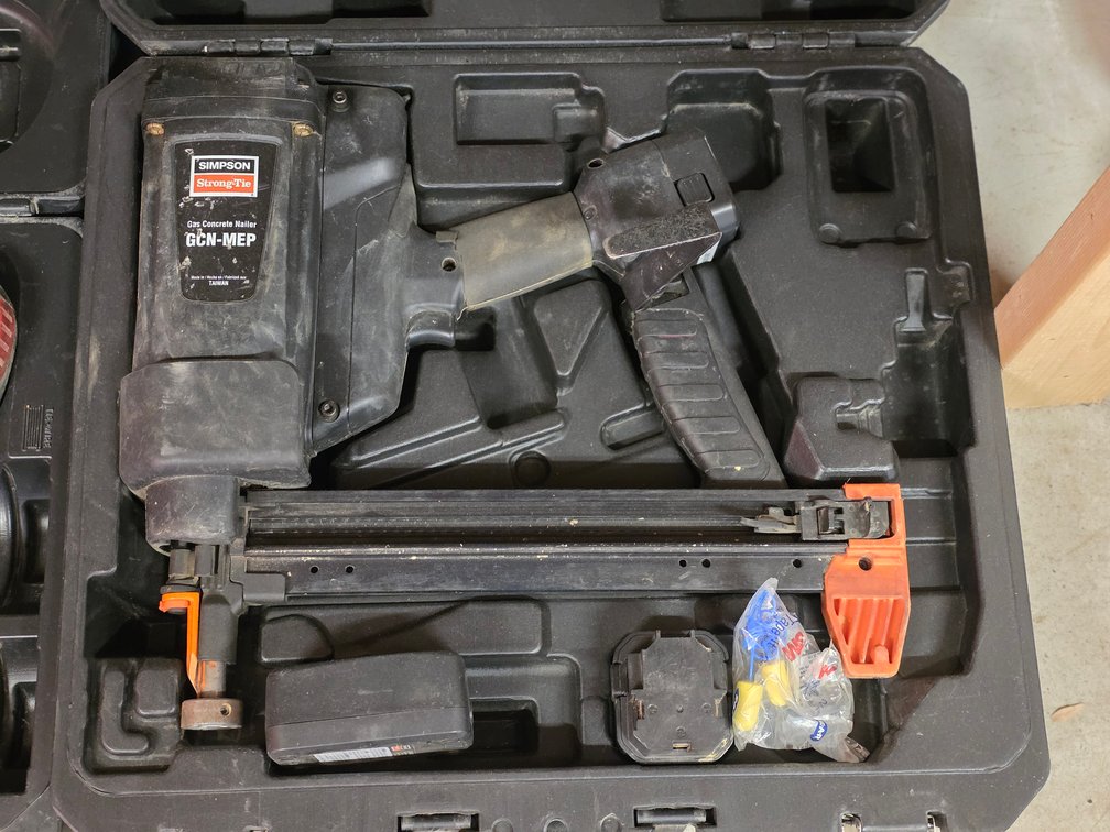 Simpson Gas Concrete Nailer in Case