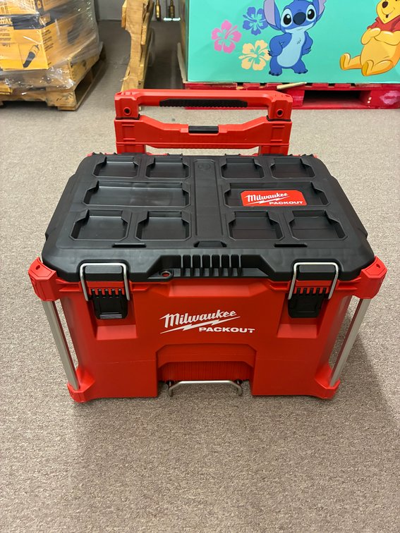 Milwaukee Rolling Packout  Cart