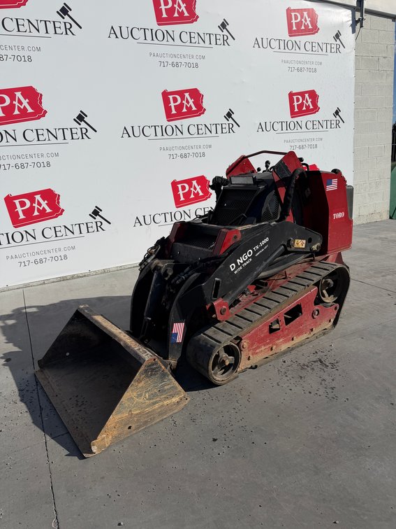 Toro Dingo TX-1000 Wide Track Stand On Skid Loader